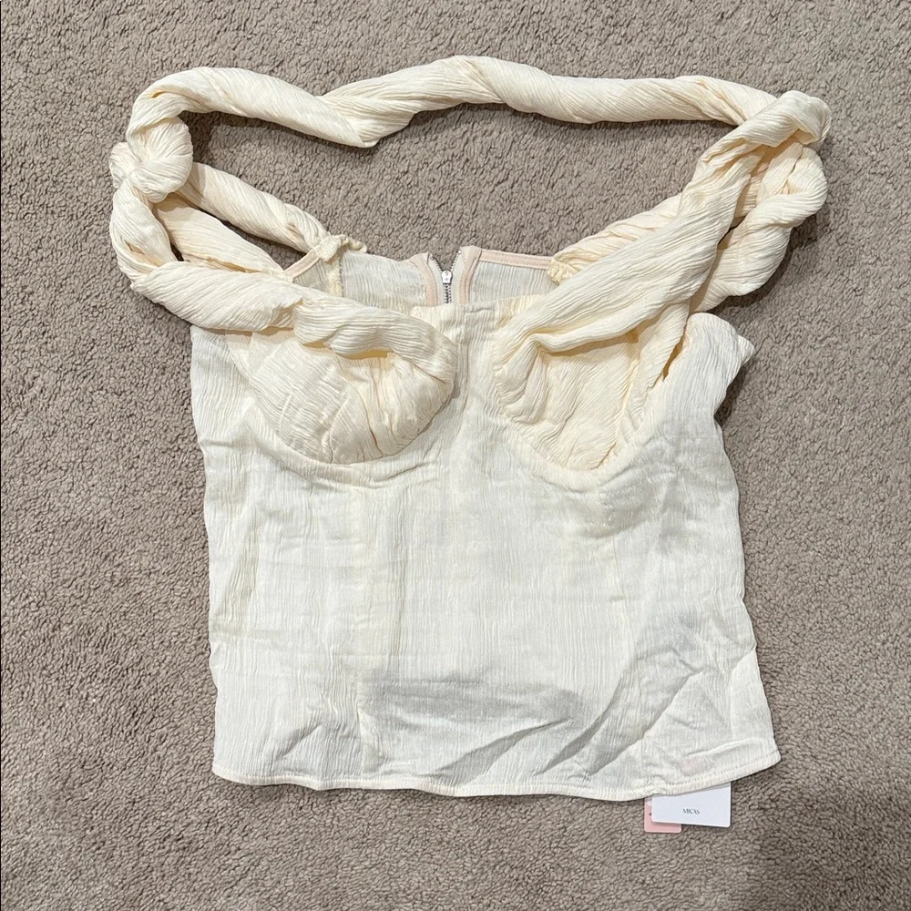 Twist-Shoulder Cream Strapless Crop Top - Picture 3 of 4